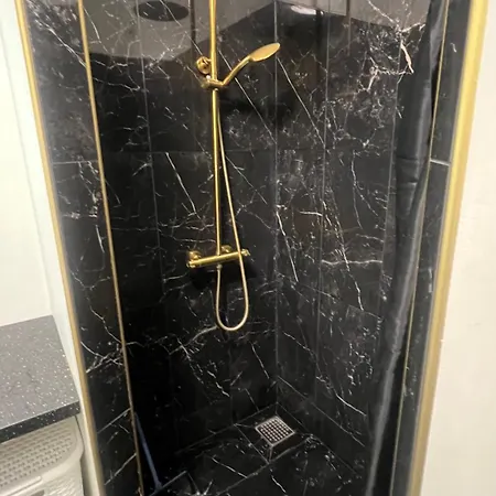 Hyggelig Taet Pa Motorvej Og Zoo Apartament Odense